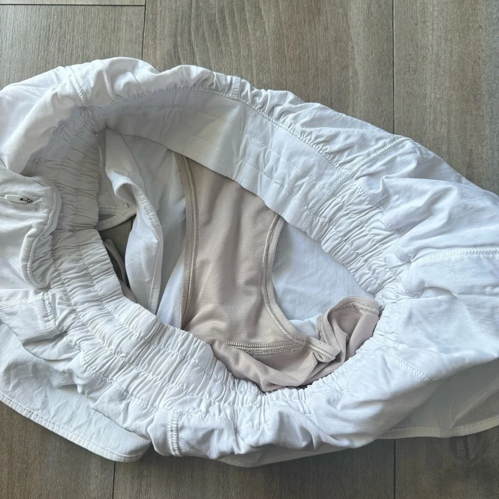 Lululemon hotty hot shorts white size 8 - Picture 3 of 5